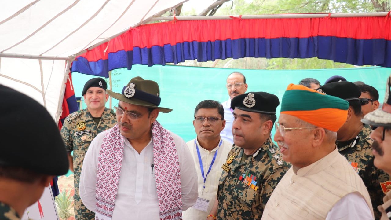 भारत-पाक सीमा पर सीएम भजन लाल शर्मा का दौरा: कोड़ेवाला पोस्ट पर जवानों से संवाद, बॉर्डर की सुरक्षा व्यवस्था का निरीक्षण